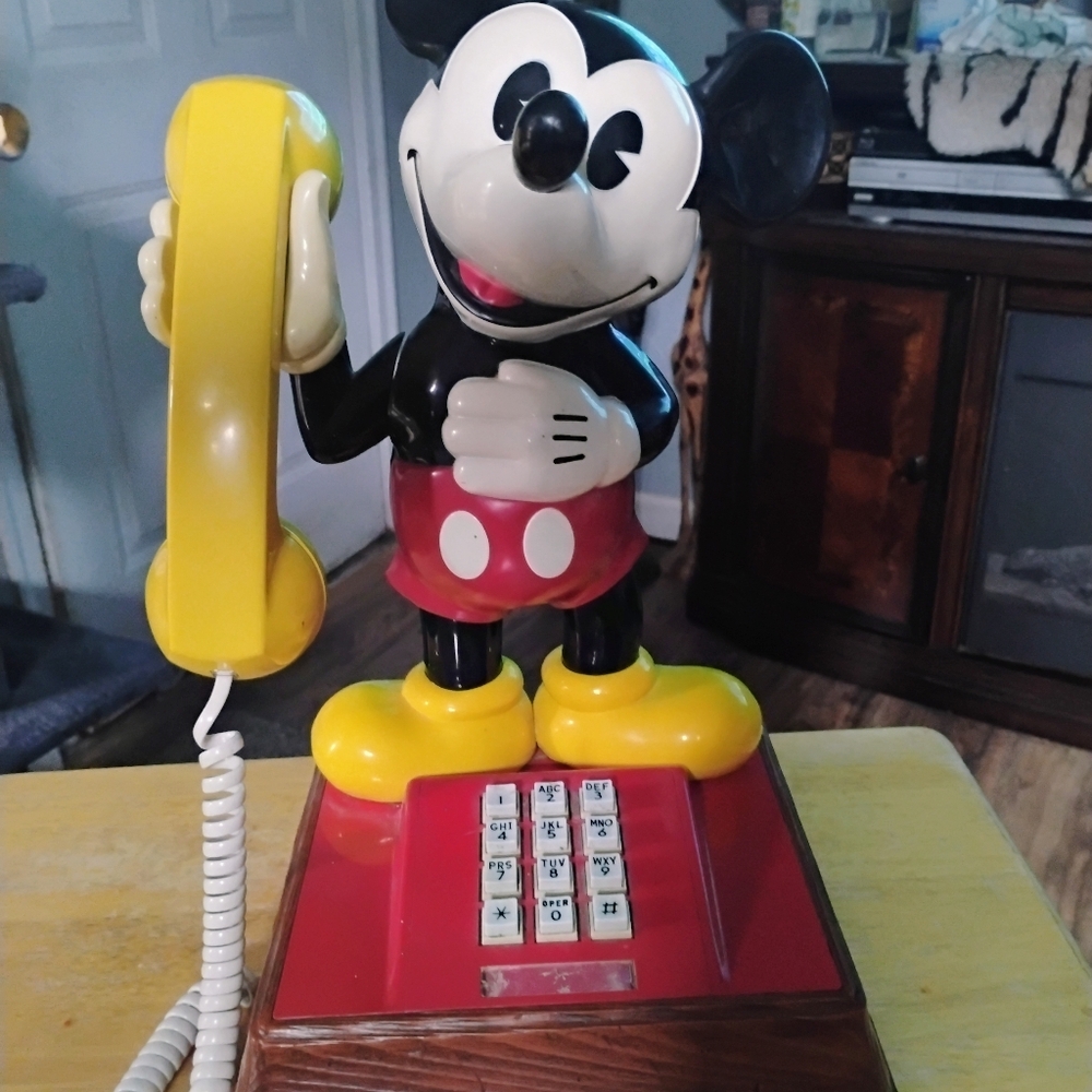 Vintage 1976 MICKEY MOUSE PUSH BUTTON PHONE